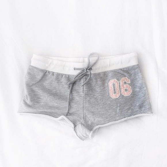 Edikted Pants - Edikted Pat Shorts